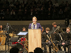 Dr. Franziska Giffey eröffnete das Set des Bundesjazzorchesters in der Elbphilharmonie Hamburg (© Henning Fix)
